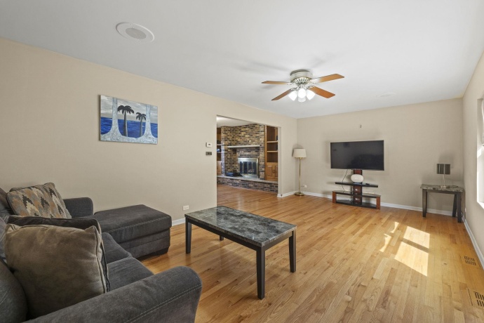 1300 Wolff Aven, ELGIN, Illinois 60123, 4 Bedrooms Bedrooms, ,2 BathroomsBathrooms,House,For Sale,Wolff Aven,202604157
