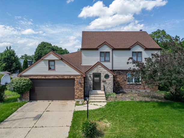 1300 Wolff Aven, ELGIN, Illinois 60123, 4 Bedrooms Bedrooms, ,2 BathroomsBathrooms,House,For Sale,Wolff Aven,202604157