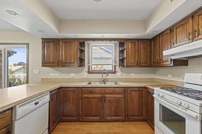 1300 Wolff Aven, ELGIN, Illinois 60123, 4 Bedrooms Bedrooms, ,2 BathroomsBathrooms,House,For Sale,Wolff Aven,202604157