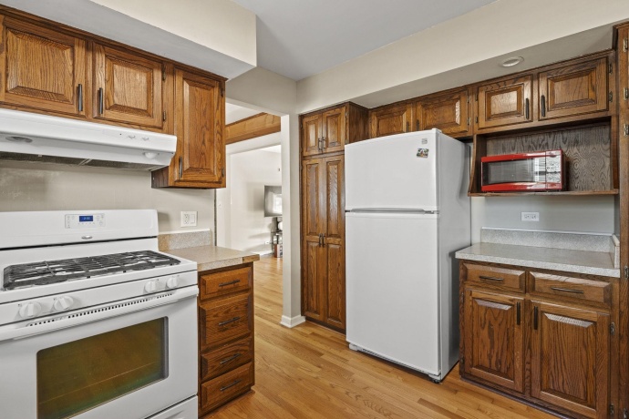 1300 Wolff Aven, ELGIN, Illinois 60123, 4 Bedrooms Bedrooms, ,2 BathroomsBathrooms,House,For Sale,Wolff Aven,202604157