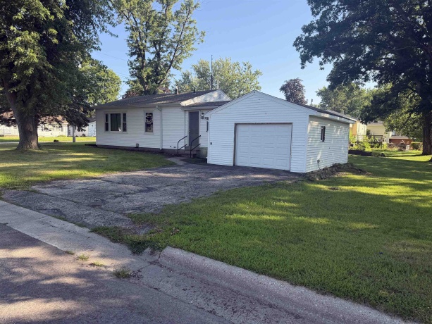 902 Hayes, SOUTH BELOIT, Illinois 61080, 2 Bedrooms Bedrooms, ,1 BathroomBathrooms,House,For Sale,Hayes,202604159