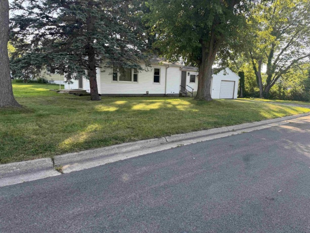 902 Hayes, SOUTH BELOIT, Illinois 61080, 2 Bedrooms Bedrooms, ,1 BathroomBathrooms,House,For Sale,Hayes,202604159
