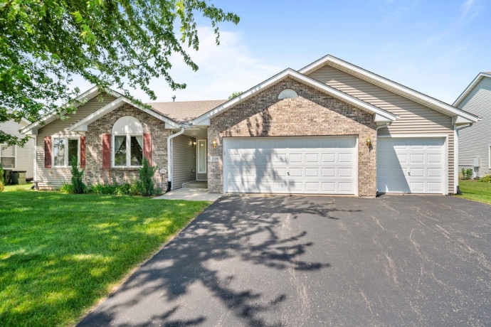 219 Acorn, POPLAR GROVE, Illinois 61065, 3 Bedrooms Bedrooms, ,2 BathroomsBathrooms,House,For Sale,Acorn,202604162