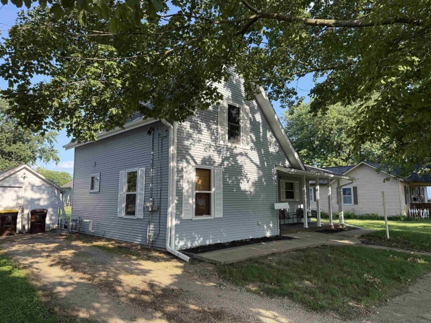 805 5th, OREGON, Illinois 61061, 2 Bedrooms Bedrooms, ,2 BathroomsBathrooms,House,For Sale,5th,202604163