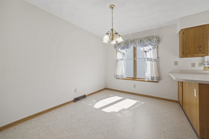 5939 Chestnut, ROSCOE, Illinois 61073, 3 Bedrooms Bedrooms, ,2 BathroomsBathrooms,House,For Sale,Chestnut,202604165