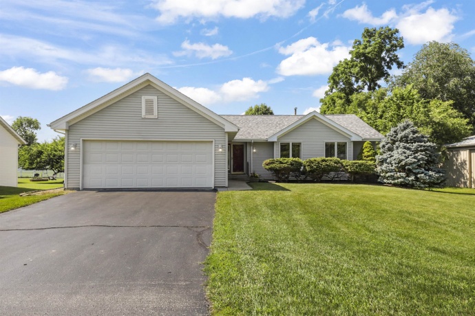 5939 Chestnut, ROSCOE, Illinois 61073, 3 Bedrooms Bedrooms, ,2 BathroomsBathrooms,House,For Sale,Chestnut,202604165