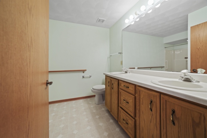 5939 Chestnut, ROSCOE, Illinois 61073, 3 Bedrooms Bedrooms, ,2 BathroomsBathrooms,House,For Sale,Chestnut,202604165