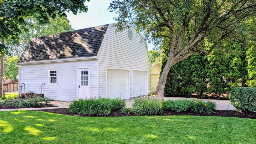 1325 Lincoln, FREEPORT, Illinois 61032, 3 Bedrooms Bedrooms, ,2 BathroomsBathrooms,House,For Sale,Lincoln,202603961