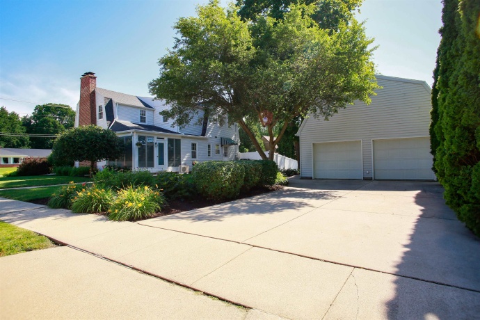 1325 Lincoln, FREEPORT, Illinois 61032, 3 Bedrooms Bedrooms, ,2 BathroomsBathrooms,House,For Sale,Lincoln,202603961