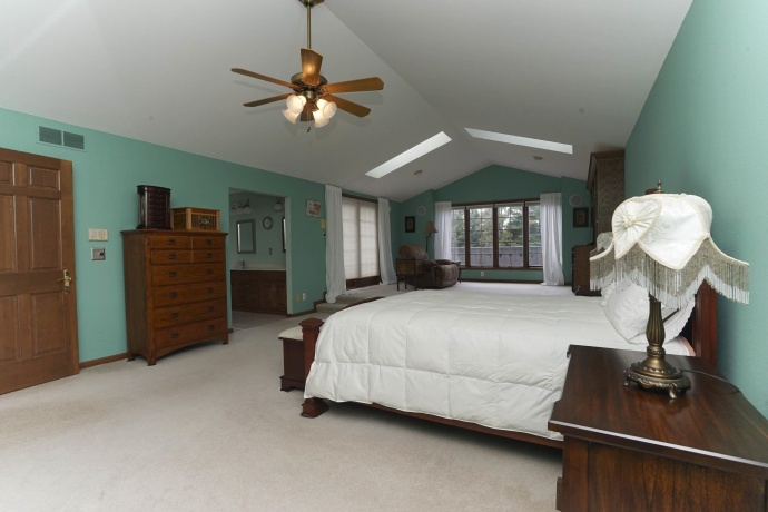 520 Schauer, ROCKFORD, Illinois 61107, 4 Bedrooms Bedrooms, ,4 BathroomsBathrooms,House,For Sale,Schauer,202604171