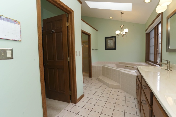 520 Schauer, ROCKFORD, Illinois 61107, 4 Bedrooms Bedrooms, ,4 BathroomsBathrooms,House,For Sale,Schauer,202604171