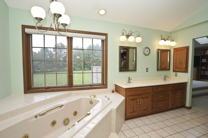 520 Schauer, ROCKFORD, Illinois 61107, 4 Bedrooms Bedrooms, ,4 BathroomsBathrooms,House,For Sale,Schauer,202604171