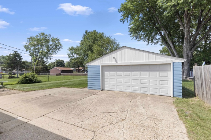 2112 Maple, LOVES PARK, Illinois 61111, 3 Bedrooms Bedrooms, ,1 BathroomBathrooms,House,For Sale,Maple,202604173