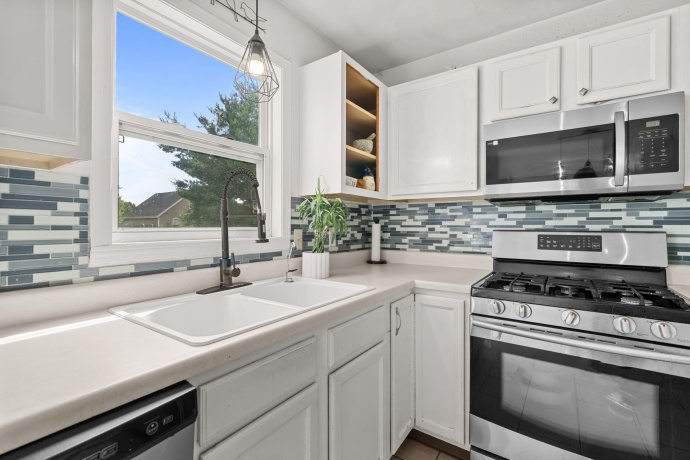 3802 Northline, ROCKFORD, Illinois 61101, 3 Bedrooms Bedrooms, ,2 BathroomsBathrooms,House,For Sale,Northline,202604190