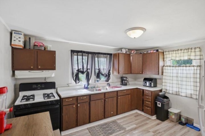 1723 4th, DIXON, Illinois 61021, 5 Bedrooms Bedrooms, ,2 BathroomsBathrooms,House,For Sale,4th,202604194