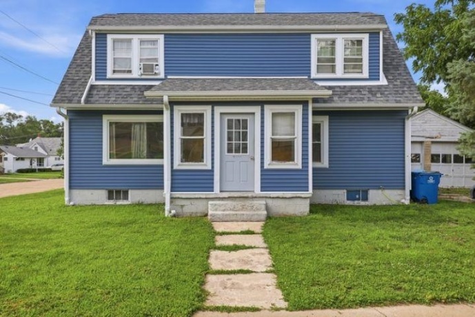 1723 4th, DIXON, Illinois 61021, 5 Bedrooms Bedrooms, ,2 BathroomsBathrooms,House,For Sale,4th,202604194