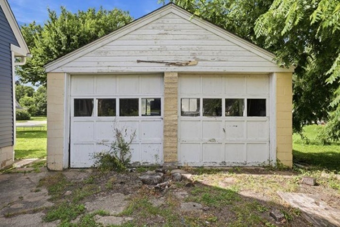 1723 4th, DIXON, Illinois 61021, 5 Bedrooms Bedrooms, ,2 BathroomsBathrooms,House,For Sale,4th,202604194