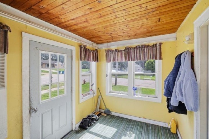1723 4th, DIXON, Illinois 61021, 5 Bedrooms Bedrooms, ,2 BathroomsBathrooms,House,For Sale,4th,202604194