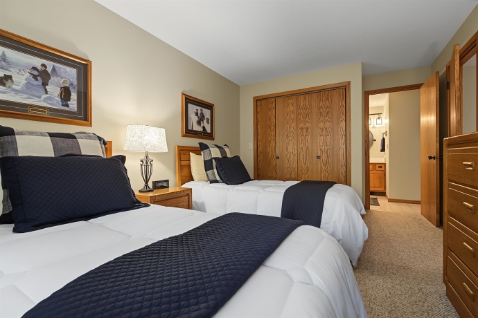 2 Rock Cove, GALENA, Illinois 61036, 3 Bedrooms Bedrooms, ,3 BathroomsBathrooms,Condominium,For Sale,Rock Cove,202604193