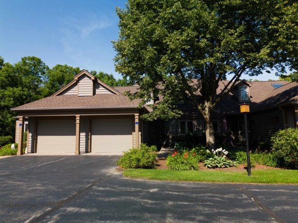 2 Rock Cove, GALENA, Illinois 61036, 3 Bedrooms Bedrooms, ,3 BathroomsBathrooms,Condominium,For Sale,Rock Cove,202604193
