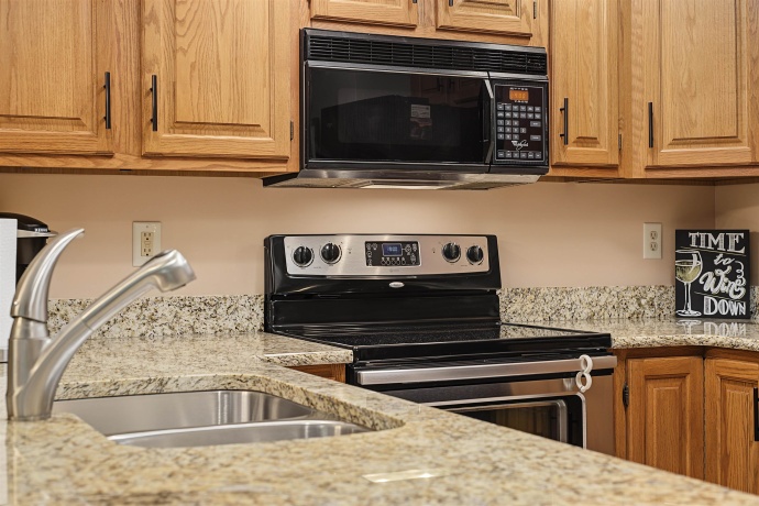 2 Rock Cove, GALENA, Illinois 61036, 3 Bedrooms Bedrooms, ,3 BathroomsBathrooms,Condominium,For Sale,Rock Cove,202604193