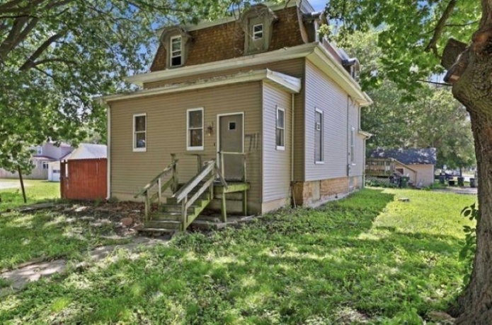 711 5th, STERLING, Illinois 61081, 4 Bedrooms Bedrooms, ,1 BathroomBathrooms,House,For Sale,5th,202604198