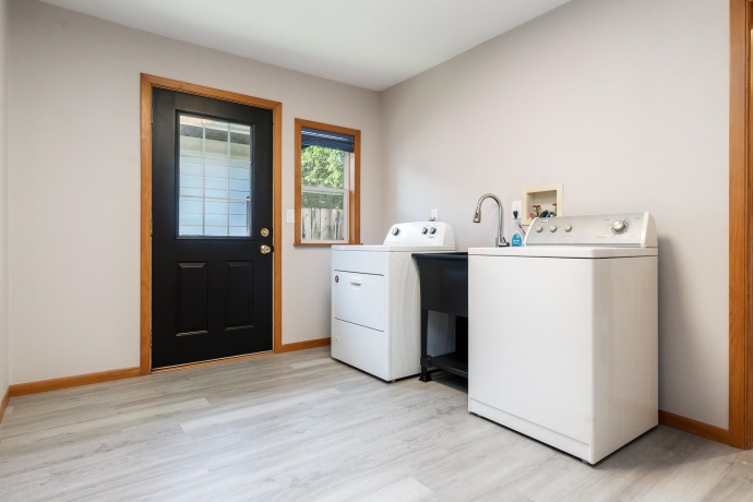 2323 NEBRASKA, ROCKFORD, Illinois 61108, 4 Bedrooms Bedrooms, ,3 BathroomsBathrooms,House,For Sale,NEBRASKA,202604201