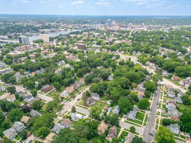 618 Napoleon, ROCKFORD, Illinois 61103, 2 Bedrooms Bedrooms, ,1 BathroomBathrooms,House,For Sale,Napoleon,202604208