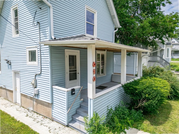 618 Napoleon, ROCKFORD, Illinois 61103, 2 Bedrooms Bedrooms, ,1 BathroomBathrooms,House,For Sale,Napoleon,202604208