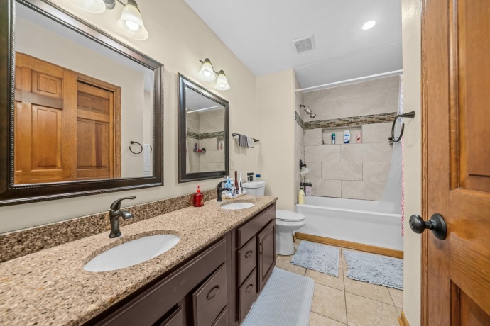 2655 Fourwinds, ROCKFORD, Illinois 61114, 4 Bedrooms Bedrooms, ,2 BathroomsBathrooms,House,For Sale,Fourwinds,202604211