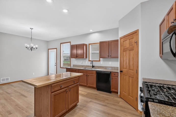 7463 Silo, MACHESNEY PARK, Illinois 61115, 4 Bedrooms Bedrooms, ,2 BathroomsBathrooms,House,For Sale,Silo,202604213