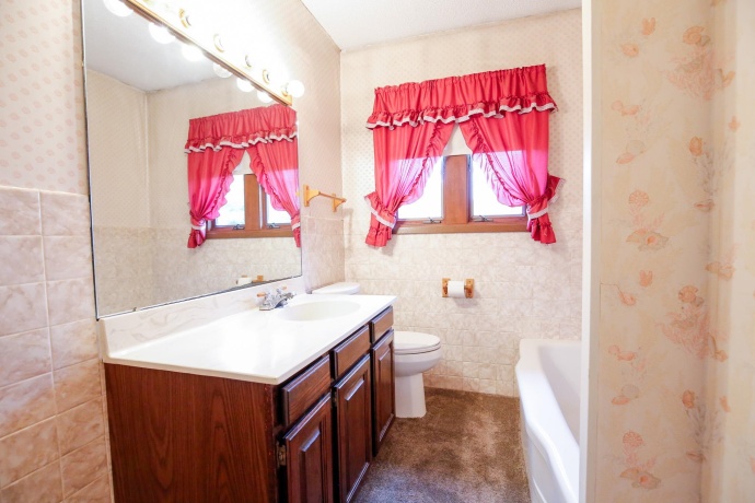 1742 Wolverine, DIXON, Illinois 61021, 4 Bedrooms Bedrooms, ,3 BathroomsBathrooms,House,For Sale,Wolverine,202604214
