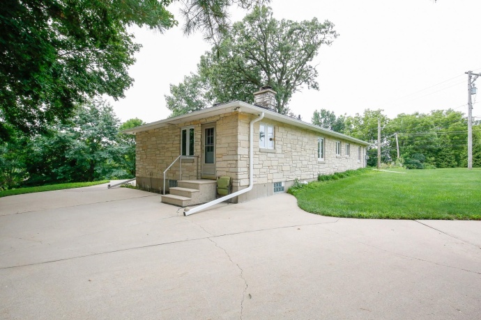 1742 Wolverine, DIXON, Illinois 61021, 4 Bedrooms Bedrooms, ,3 BathroomsBathrooms,House,For Sale,Wolverine,202604214