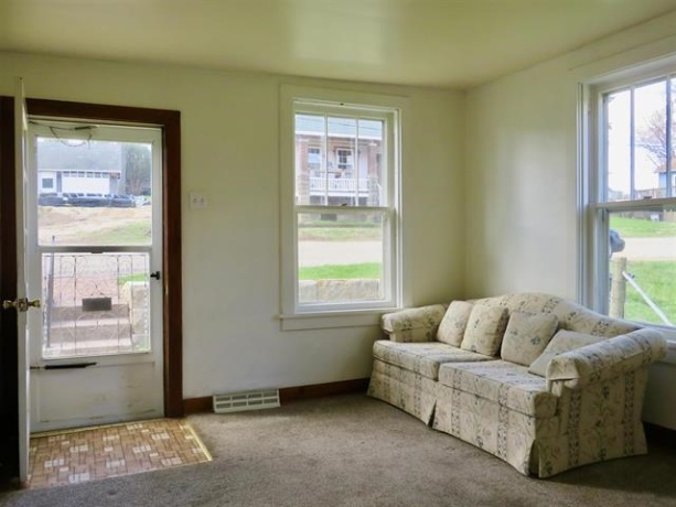 236 Hickory, GALENA, Illinois 61036, 1 Bedroom Bedrooms, ,1 BathroomBathrooms,House,For Sale,Hickory,202604218