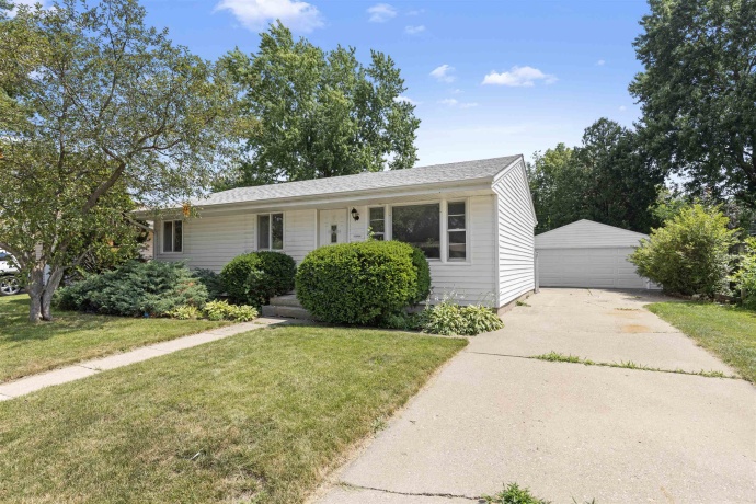 2221 Evans, LOVES PARK, Illinois 61111, 3 Bedrooms Bedrooms, ,1 BathroomBathrooms,House,For Sale,Evans,202604221