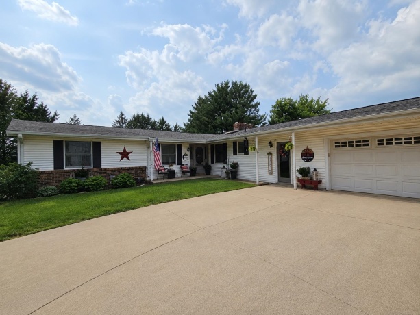 520 Bruce, LANARK, Illinois 61046, 3 Bedrooms Bedrooms, ,2 BathroomsBathrooms,House,For Sale,Bruce,202604222