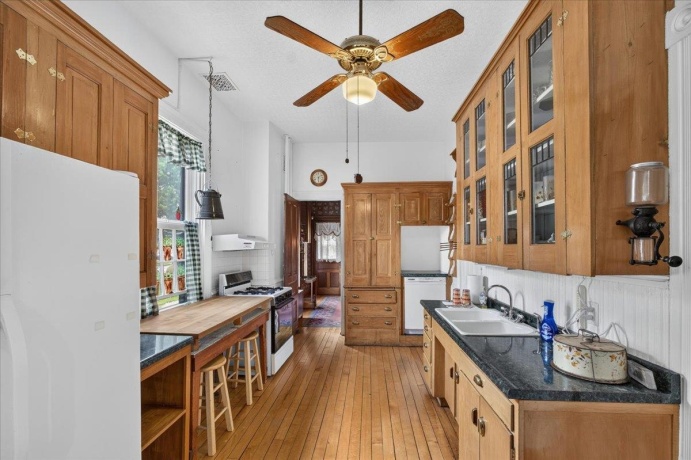 622 7th, ROCHELLE, Illinois 61068, 5 Bedrooms Bedrooms, ,2 BathroomsBathrooms,House,For Sale,7th,202604225