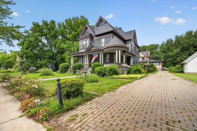 622 7th, ROCHELLE, Illinois 61068, 5 Bedrooms Bedrooms, ,2 BathroomsBathrooms,House,For Sale,7th,202604225