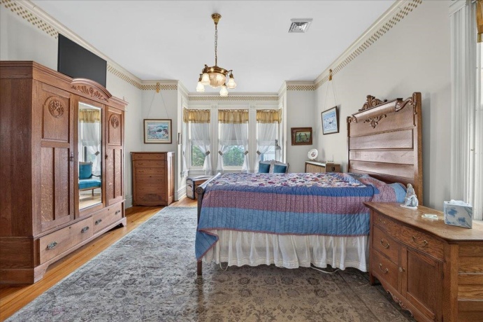 622 7th, ROCHELLE, Illinois 61068, 5 Bedrooms Bedrooms, ,2 BathroomsBathrooms,House,For Sale,7th,202604225