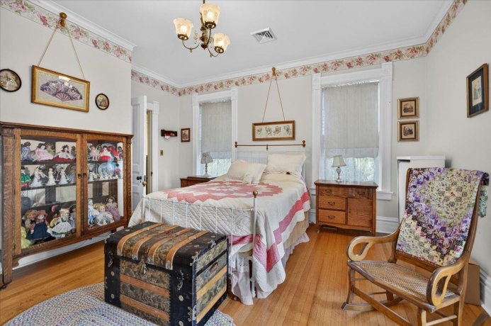 622 7th, ROCHELLE, Illinois 61068, 5 Bedrooms Bedrooms, ,2 BathroomsBathrooms,House,For Sale,7th,202604225