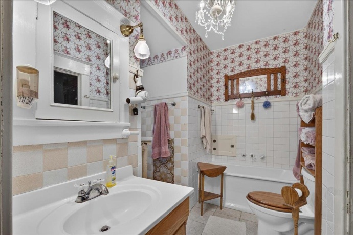 622 7th, ROCHELLE, Illinois 61068, 5 Bedrooms Bedrooms, ,2 BathroomsBathrooms,House,For Sale,7th,202604225
