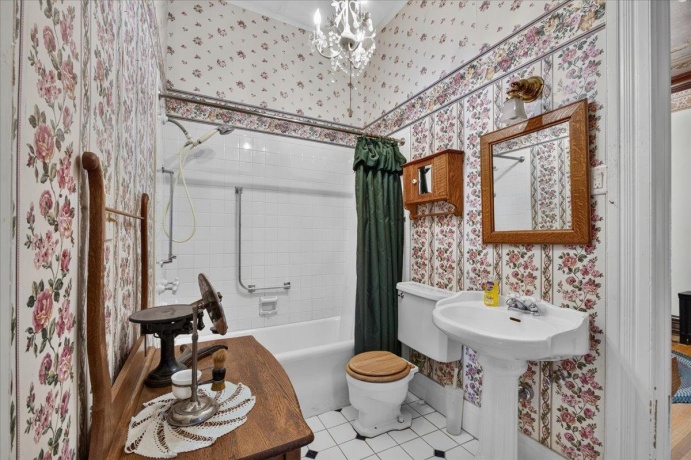 622 7th, ROCHELLE, Illinois 61068, 5 Bedrooms Bedrooms, ,2 BathroomsBathrooms,House,For Sale,7th,202604225