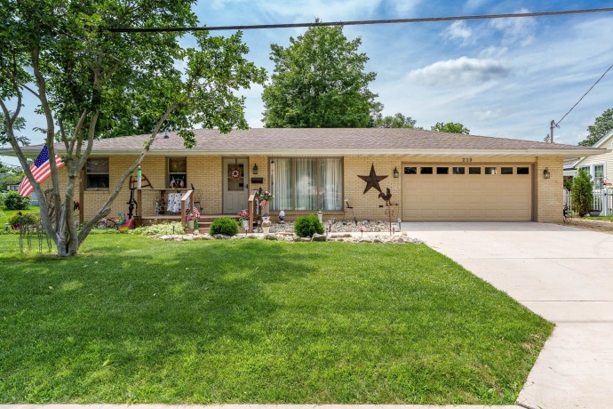 210 CENTER, ROCKTON, Illinois 61072, 2 Bedrooms Bedrooms, ,2 BathroomsBathrooms,House,For Sale,CENTER,202604207
