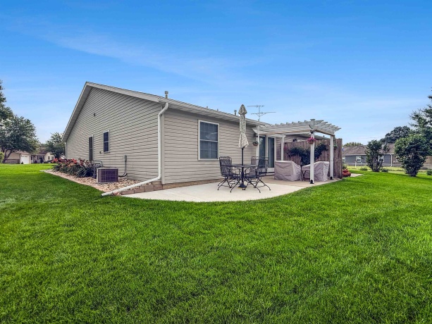 562 Pine Meadow, DIXON, Illinois 61021, 2 Bedrooms Bedrooms, ,1 BathroomBathrooms,House,For Sale,Pine Meadow,202604232