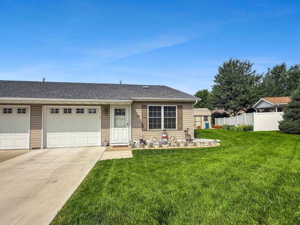 562 Pine Meadow, DIXON, Illinois 61021, 2 Bedrooms Bedrooms, ,1 BathroomBathrooms,House,For Sale,Pine Meadow,202604232