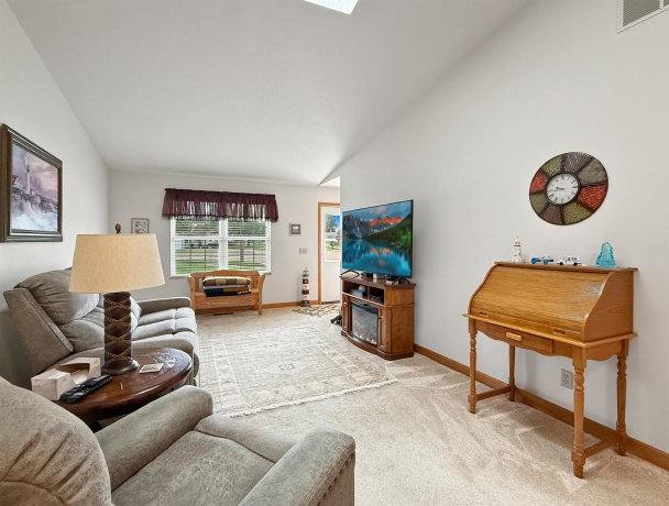 562 Pine Meadow, DIXON, Illinois 61021, 2 Bedrooms Bedrooms, ,1 BathroomBathrooms,House,For Sale,Pine Meadow,202604232
