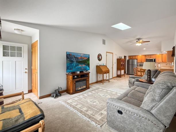 562 Pine Meadow, DIXON, Illinois 61021, 2 Bedrooms Bedrooms, ,1 BathroomBathrooms,House,For Sale,Pine Meadow,202604232
