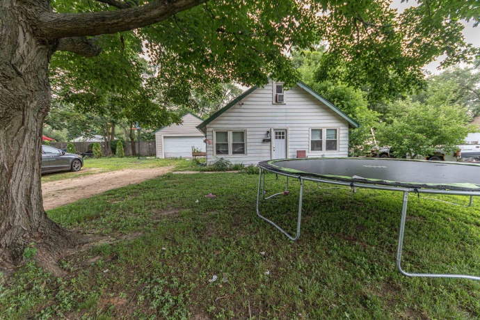 814 Brooke, ROCKFORD, Illinois 61109, 2 Bedrooms Bedrooms, ,1 BathroomBathrooms,House,For Sale,Brooke,202604242