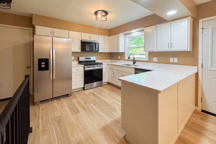 708 MISSION, FREEPORT, Illinois 61032, 3 Bedrooms Bedrooms, ,2 BathroomsBathrooms,House,For Sale,MISSION,202604259