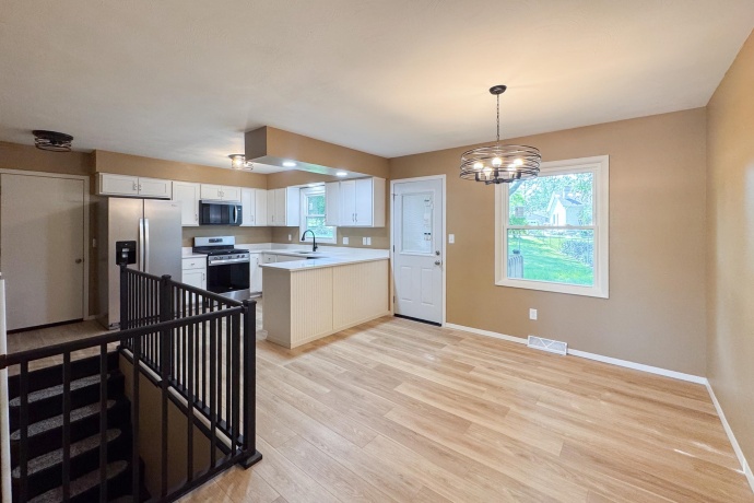 708 MISSION, FREEPORT, Illinois 61032, 3 Bedrooms Bedrooms, ,2 BathroomsBathrooms,House,For Sale,MISSION,202604259